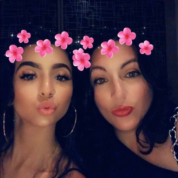 Meet your Posher, Alexa Rose - Picture 5 of 8